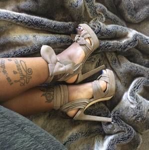 Meet your Posher, Ebony